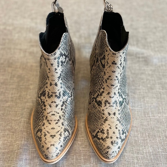 NWT Crevo Canna Snake Print Leather Booties Size 9 - Picture 3 of 9